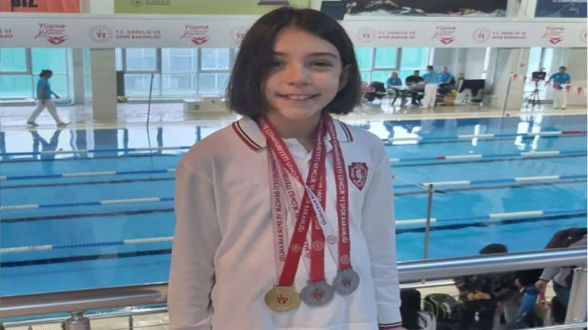 Öğrencimiz Asya Türksoy Paletli Yüzme'de 1. oldu.