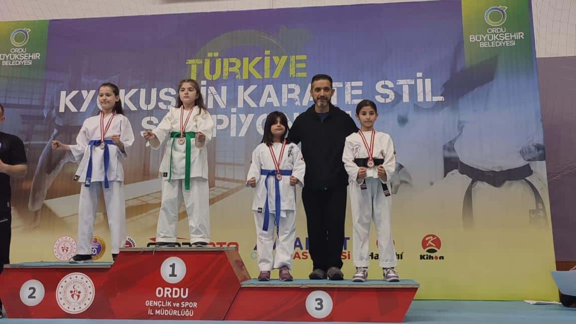Öğrencimiz Zeyneb Kaygaz Türkiye Kyokushin Karate Stil Şampiyonasında Türkiye 4.sü Oldu.
